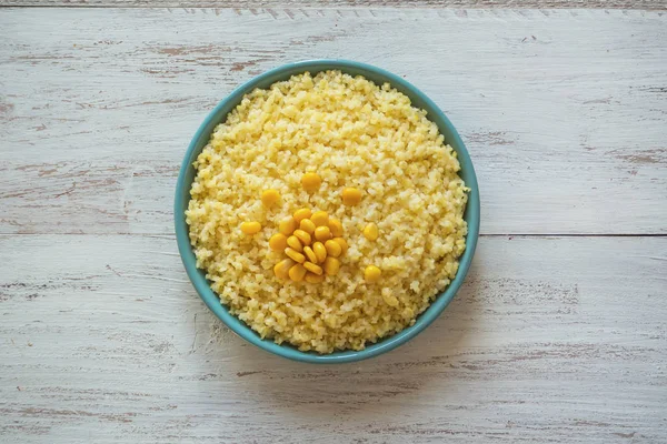 Gachas de maíz. Desayuno orgánico saludable . —  Fotos de Stock