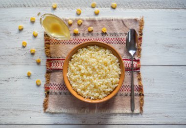 Sağlıklı gıda. Organik mısır lapası. Üstten Görünüm.