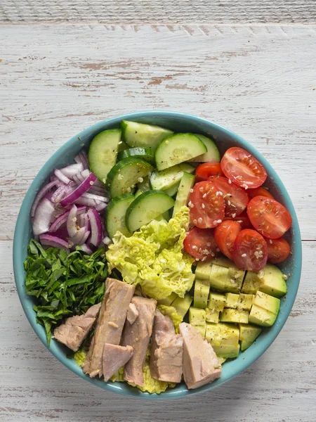 Green organic food. Avocado Tuna Salad. Top  view — Stock Photo, Image