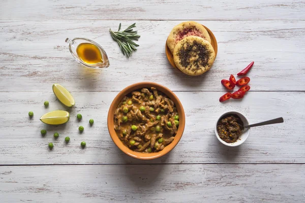 Keema Rindfleisch-Curry - indisches Gericht mit Fleisch und Erbsen — Stockfoto