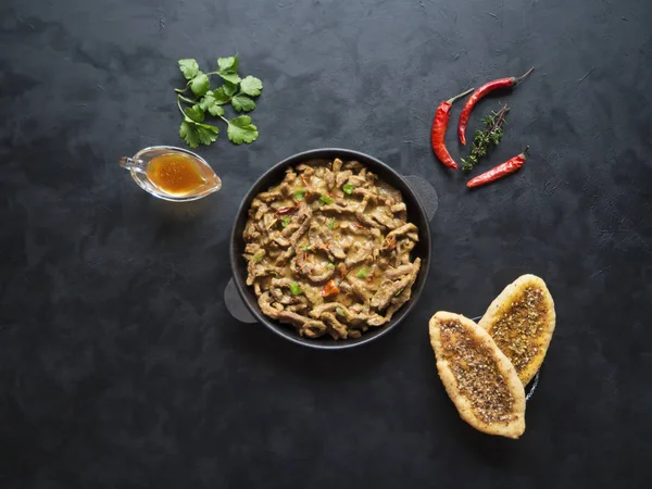 Яловичина пряний індійський каррі. Індійське блюдо з м'ясом. — стокове фото