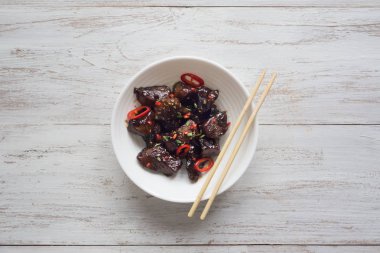 Moğol sığır eti. Tatlı soslu çıtır sığır eti. 