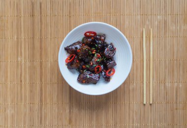 Bal ve kara biber sosu ile Çin sığır eti