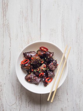 Bal ve kara biber sosu ile Çin sığır eti. 