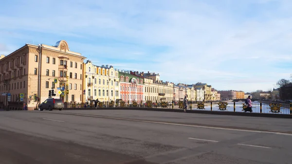 Panorama w Sankt Petersburgu w słoneczny wiosenny dzień. — Zdjęcie stockowe