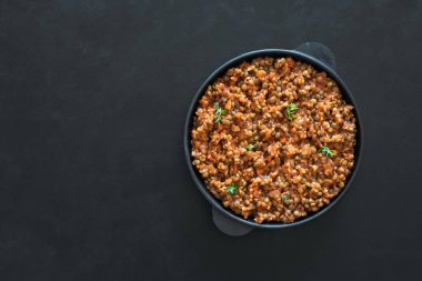 Mercimek Güveç. Vegan mercimek Bolognese. Diyet gıda.