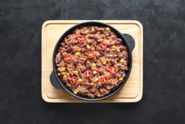 Quinoa kırmızı fasulye biber. Meksika baharatlı yemek. 