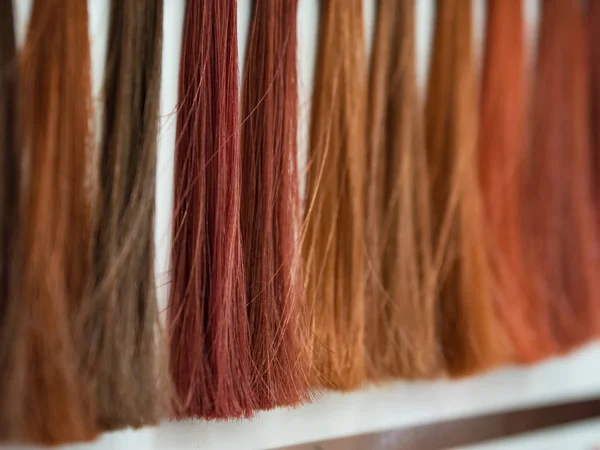 Colore delle tinture per capelli. Selezione di un'ombra di capelli . — Foto Stock