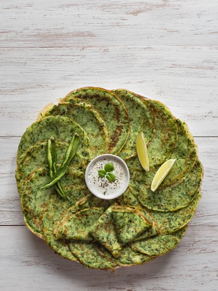 Spinach Adai - Indian green pancakes. Ramadan food — Stock Photo, Image