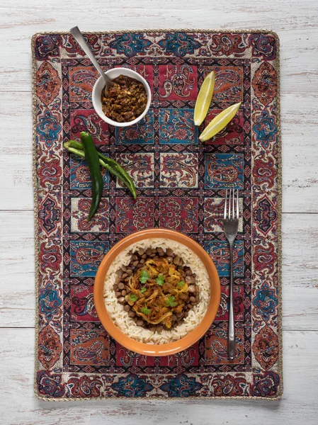 Mujadarra - arabisches Gericht mit Reis und Linsen. — Stockfoto