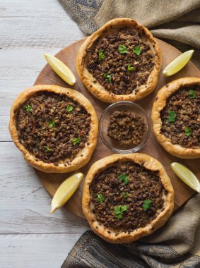 Sığır Mince Sfiha-Arap açtı et Pies.