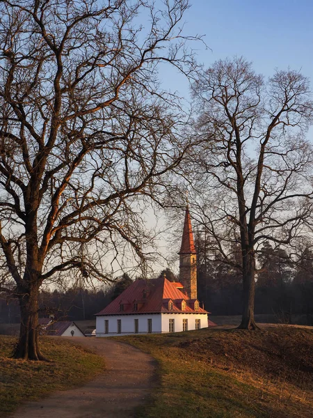 Večerní západ slunce od starého hradu. — Stock fotografie