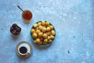 Bal şurubu ile hamurgeleneksel Yunan tatlılar Loukoumades