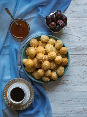 Luqaimat - geleneksel Arap tatlı köfte. Tatlı Ramazan yemekleri