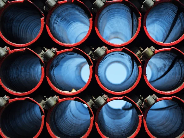 Jet tüpleri patlıyor. Grad sisteminin tüpleri birden fazla roketatar bak