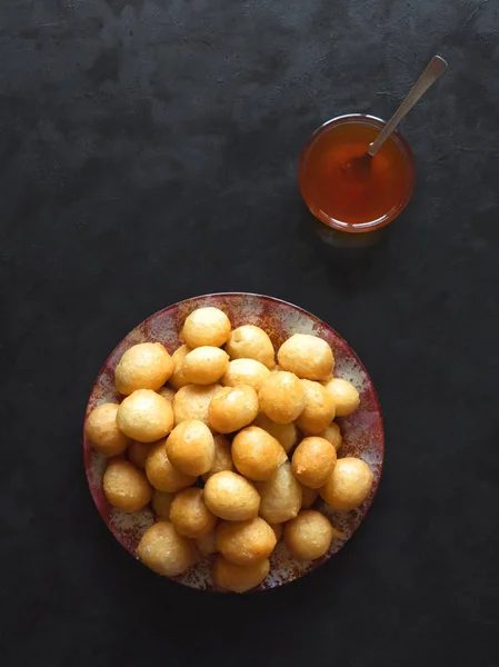 Luqaimat - Bae geleneksel tatlı köfte. — Stok fotoğraf