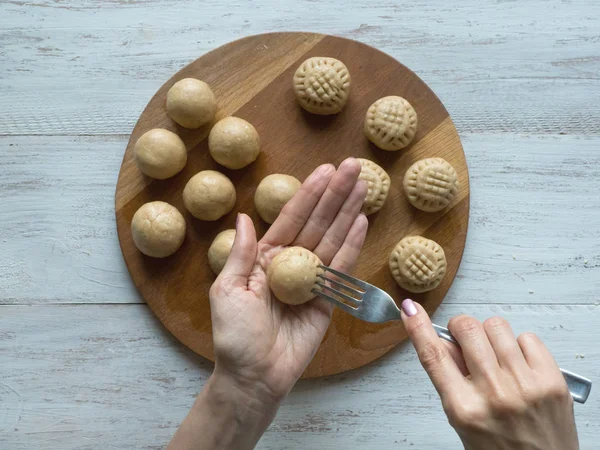 Előkészítése egyiptomi sütik "Kahk el Eid" — Stock Fotó