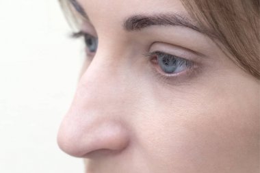 lamine kirpikli güzel kadın