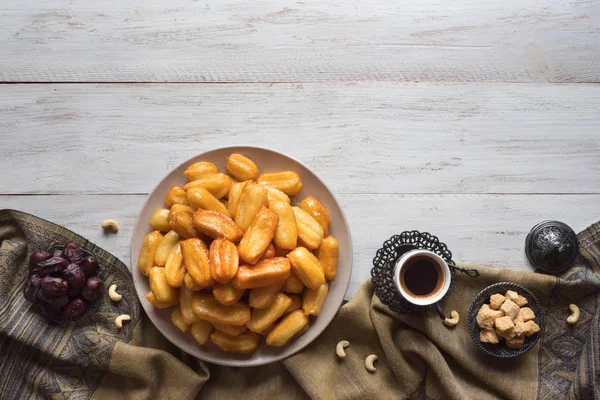 Dulces de Ramadán. Galletas de El Fitr Fiesta Islámica . — Foto de Stock