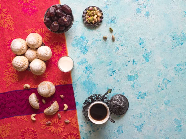 Ramadan snoep achtergrond. Cookies van El Fitr Islamitische feest. Egyptische cookies "Kahk El eID" . — Stockfoto