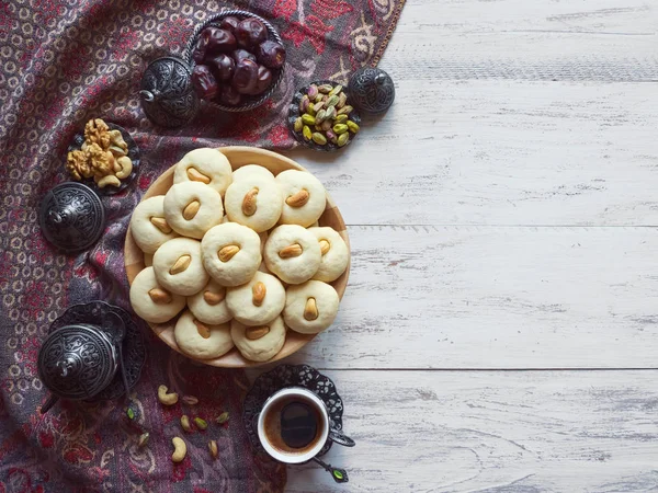 El Eid come. Dulces de Ghorayeba. Galletas de El Fitr Fiesta Islámica . — Foto de Stock