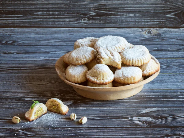 Holiday cookies sprinkled with powder in a bowl. — Stock Photo, Image