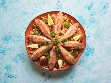 Balık Kabsa, karışık pirinç yemekleri. Orta Doğu yemekleri