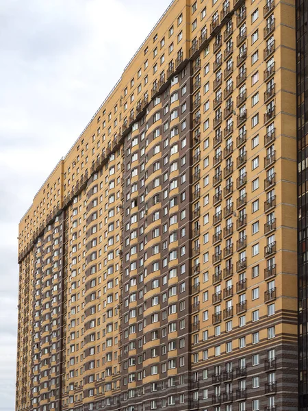 The wall of an apartment building. — Stock Photo, Image