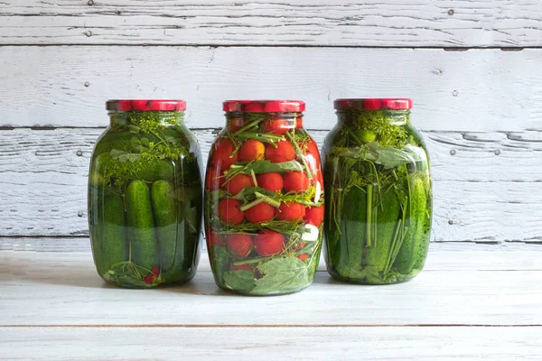 Preservation of tomatoes and cucumbers. Jars of pickles and tomatoes for the winter — Stock Photo, Image