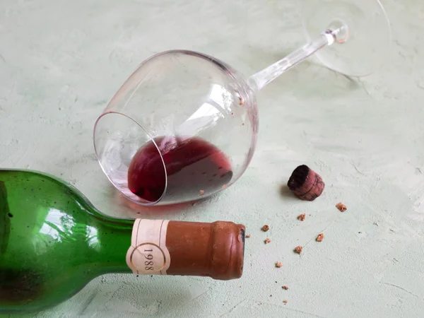 Sedimento en una copa de vino viejo. Sedimento en vino —  Fotos de Stock