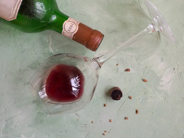 Sedimento en una copa de vino viejo. Sedimento en vino —  Fotos de Stock