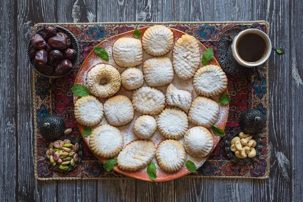 Feiertagskekse maamoul - arabisches Dessert. Ramadan-Essen. — Stockfoto