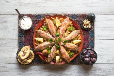 Balık Kabsa, karışık pirinç yemekleri. Orta Doğu yemekleri