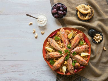 Balık Kabsa, karışık pirinç yemekleri. Orta Doğu yemekleri