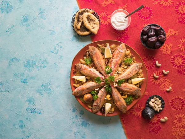 Balık Kabsa-Orta Doğu yemekleri. Üst görünüm. 