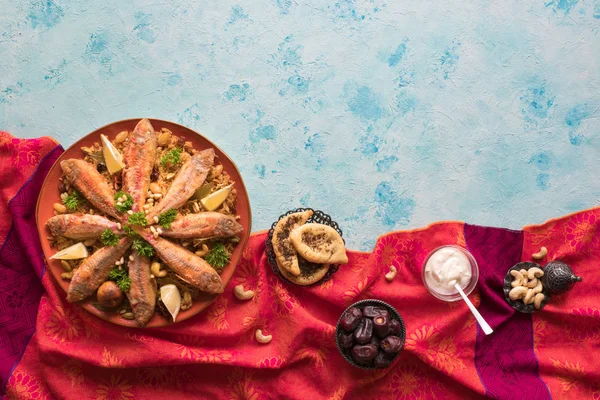 Balık Kabsa-Orta Doğu yemekleri. Üst görünüm. 