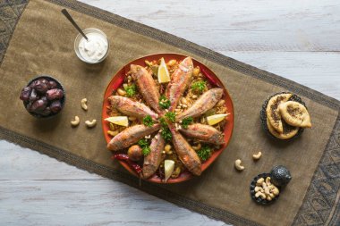 Balık Kabsa, karışık pirinç yemekleri. Orta Doğu yemekleri