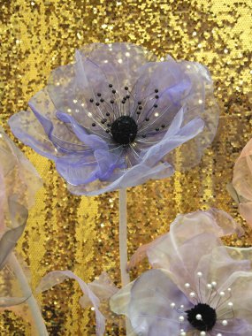 İç dekorasyon için organze çiçekler.