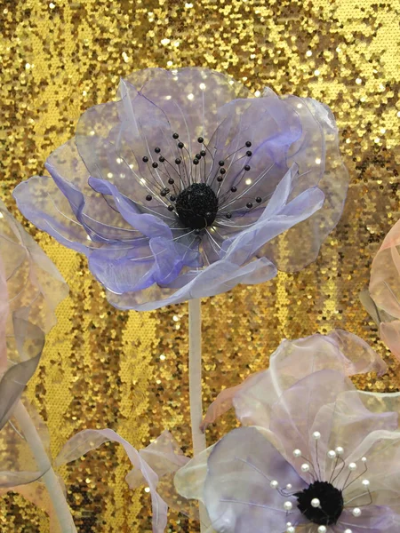 İç dekorasyon için organze çiçekler.