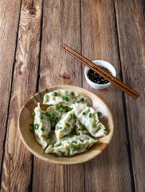 Tabakta soya soslu ev yapımı et köfte. 