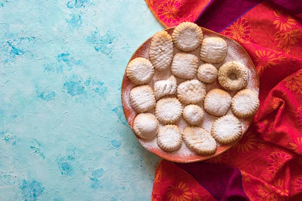 Φόντο με γλυκά του Ραμαζάνι. Μπισκότα της Ισλαμικής γιορτής του Ελ Φιτρ. Αραβικά μπισκότα Maamoul — Φωτογραφία Αρχείου