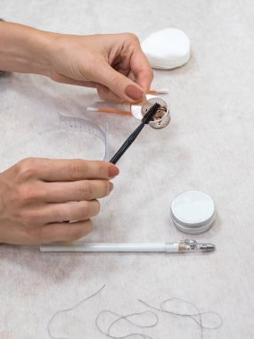 Kirpikleri boyamak için kompozisyon hazırlama