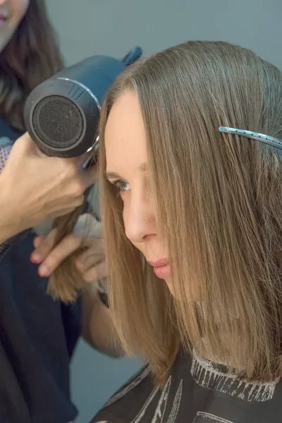 Retrato de mujeres de mediana edad con corte de pelo elegante — Foto de Stock
