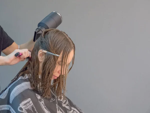 Retrato de mujeres de mediana edad con corte de pelo elegante — Foto de Stock