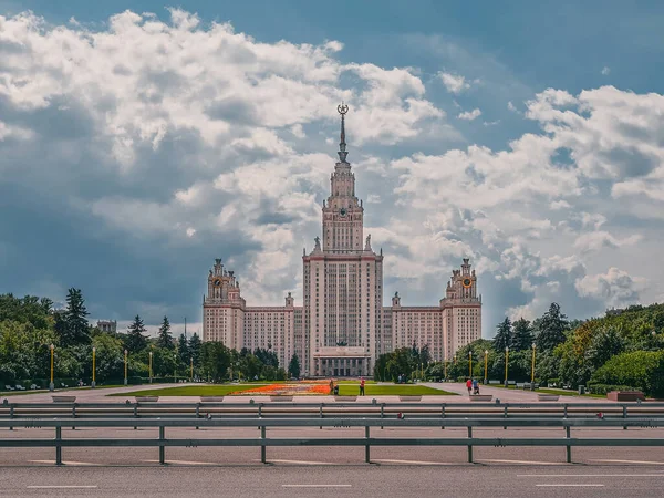 Staatliche Universität Moskau auf den Sperlingshügeln — Stockfoto