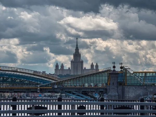 Beautiful Moscow cityscape. Panoramic view of Moscow with Kiev railway station — Stock Photo, Image