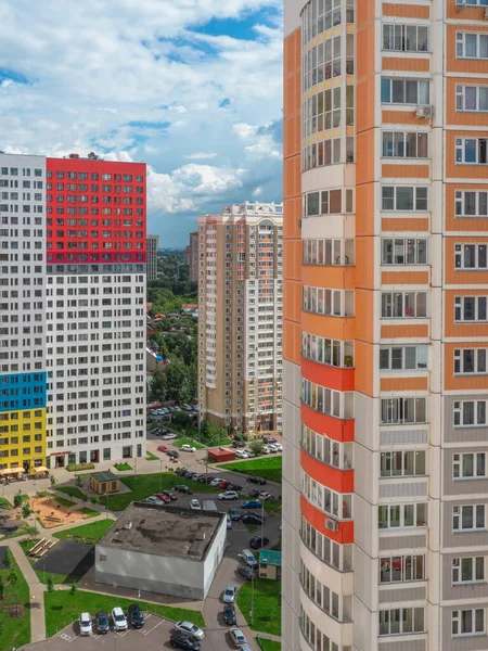 Moderne Wohnanlage für Familien, Luftaufnahme — Stockfoto