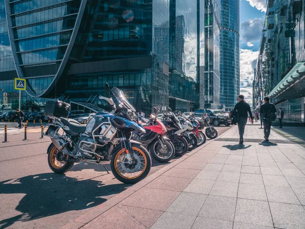 Russland Moskau Juli 2020 Parken Von Motorrädern Geschäftsviertel Von Moskau — Stockfoto