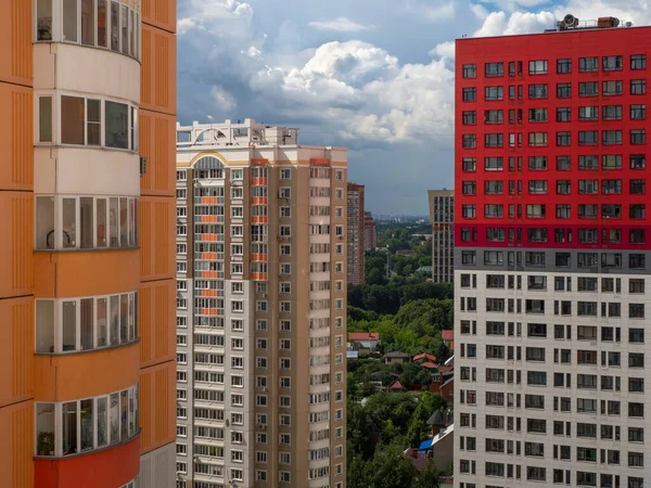 Modern wooncomplex voor gezinnen, vanuit de lucht — Stockfoto