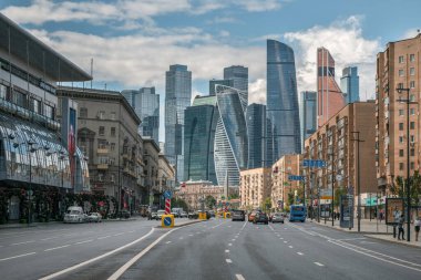Moskova - 31 Temmuz 2020: Moskova 'da Kutuzovsky Prospect, modern gökdelenlerin manzarası.